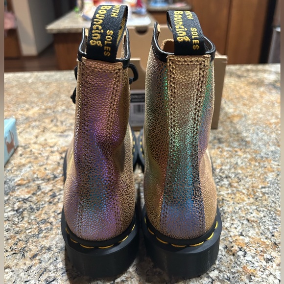 Dr. Martens Women's 1460 Sand Rainbow Ray Boots Ladies Size 6 BRAND NEW IN BOX - Picture 4 of 14